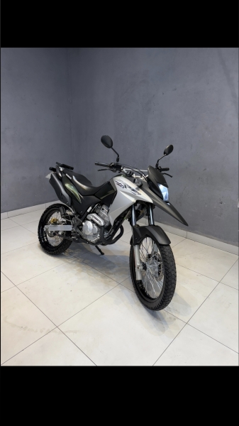 XRE 300 